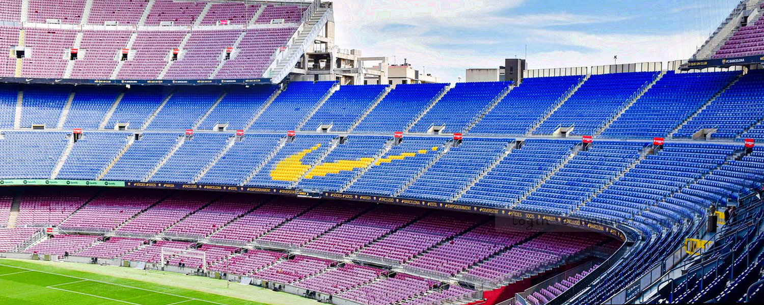 由靛紫渐变过渡到荧光青的横向年份色带，标注 2015 至 2024 年的关键节点圆点